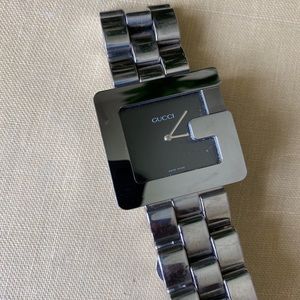 GUCCI G-SHAPE MED STAINLESS STEEL - MEN'S WATCH